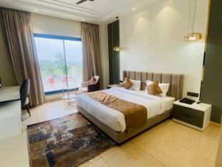 the holy awadh hotel