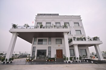 the holy awadh hotel