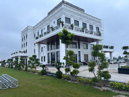 the holy awadh hotel