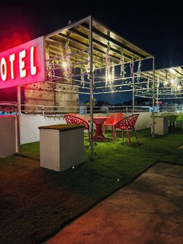 hotel dvl inn near jalmahal jaipur
