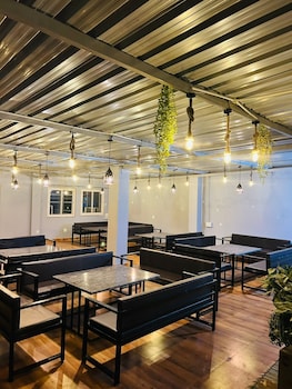 hotel dvl inn near jalmahal jaipur