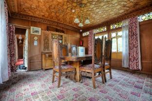 alexandra houseboats