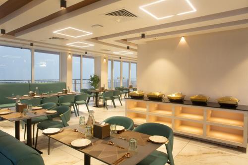 le crown hotel