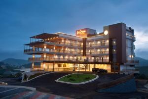 le crown hotel