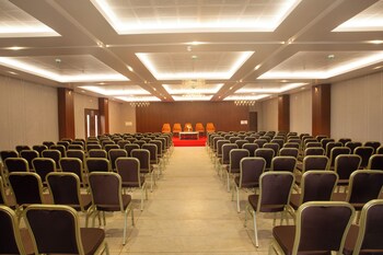 le crown hotel