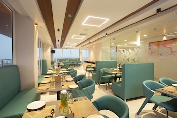 Le Crown Hotel,,3 star