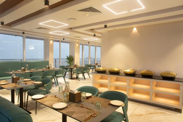 le crown hotel