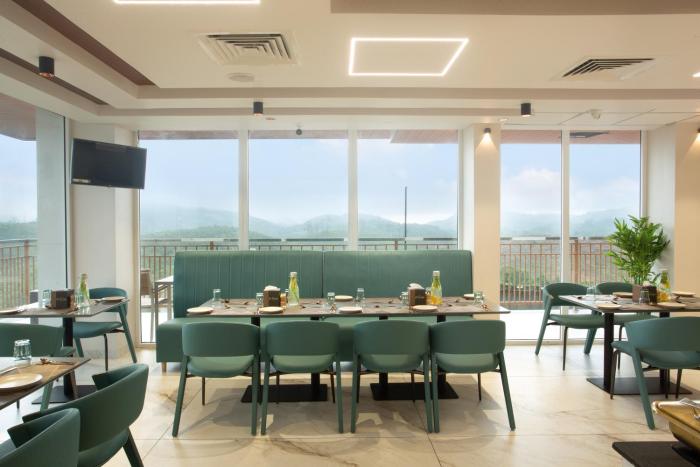 le crown hotel