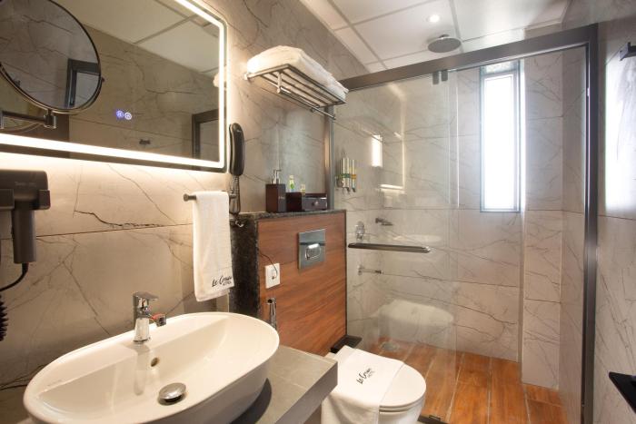 le crown hotel