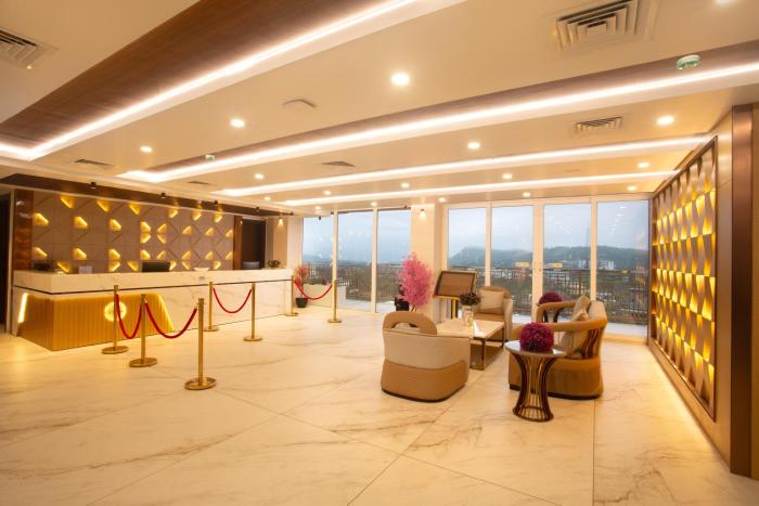 le crown hotel