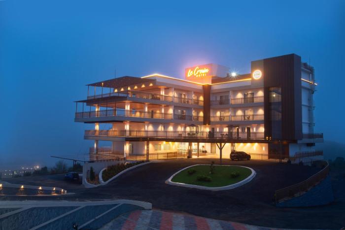 le crown hotel