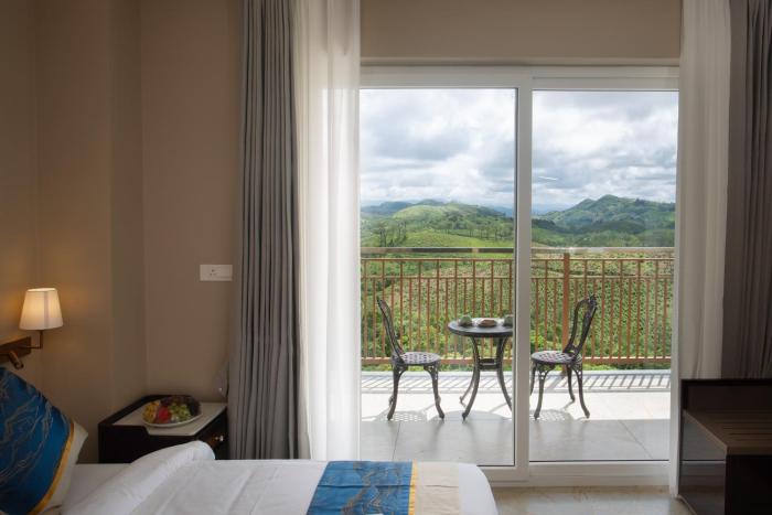 le crown hotel