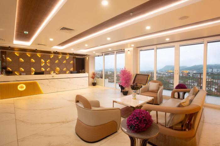 le crown hotel