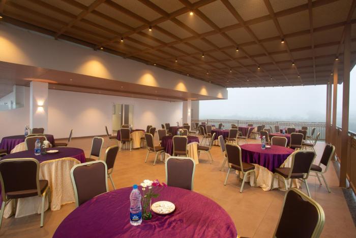 le crown hotel