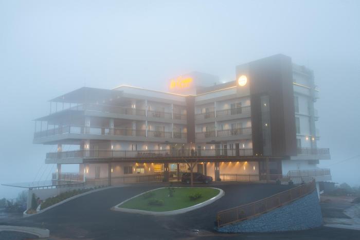 le crown hotel