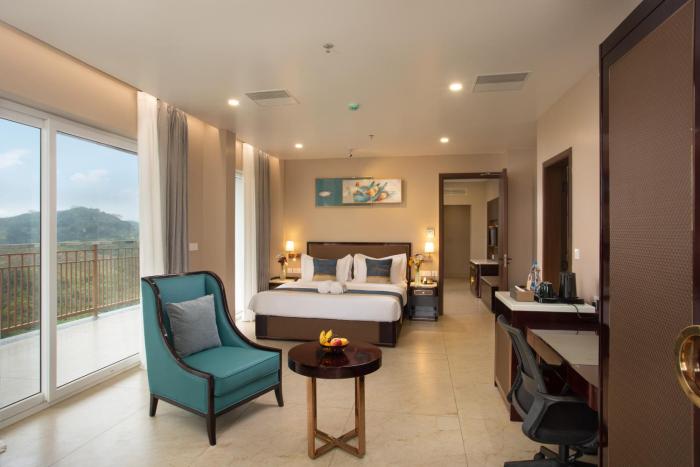 le crown hotel