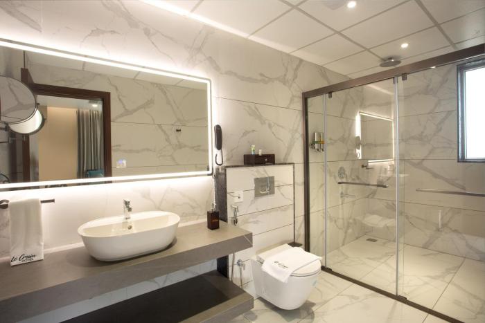 le crown hotel