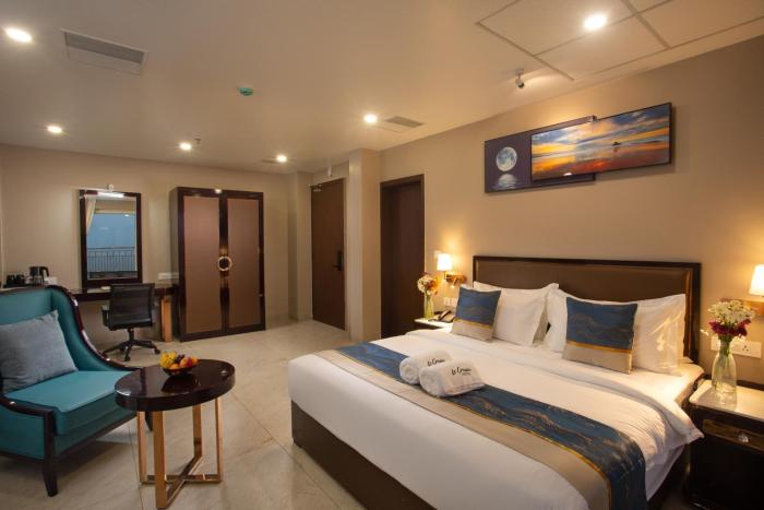 le crown hotel