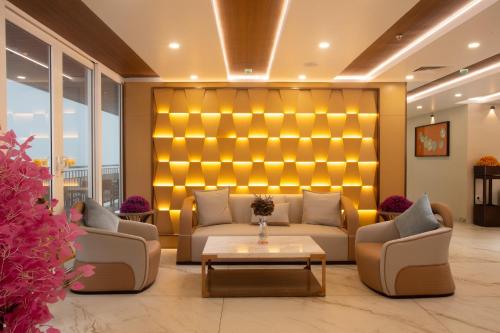 le crown hotel