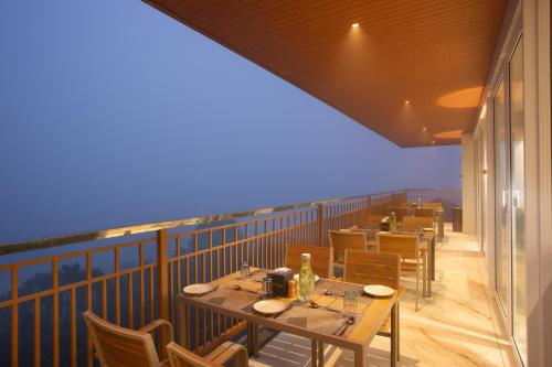 le crown hotel