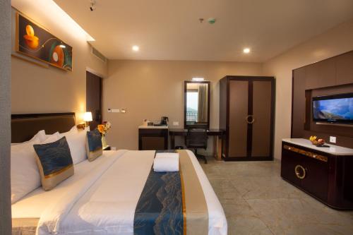 le crown hotel