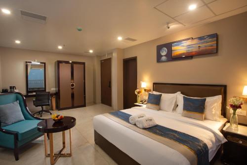 le crown hotel