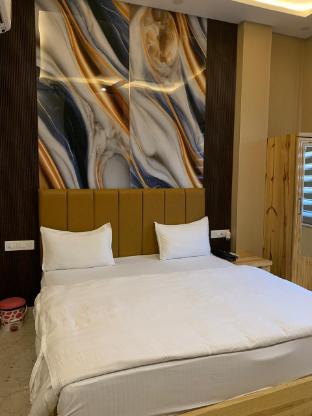 the pearl hotel