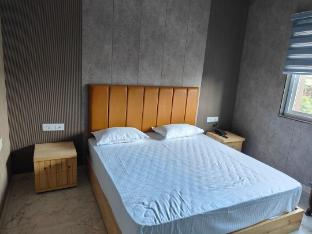 the pearl hotel