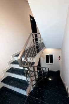 hotel saraswati stay dham