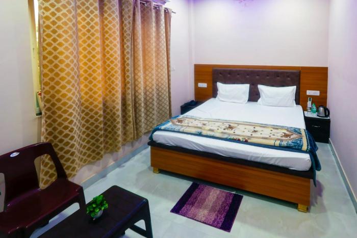 hotel saraswati stay dham