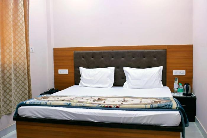 hotel saraswati stay dham
