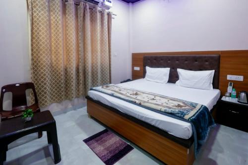 hotel saraswati stay dham