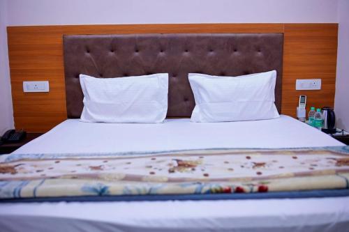 hotel saraswati stay dham