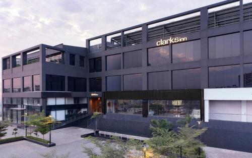clarks inn kharar mohali