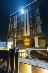 emerald luxe a boutique hotel