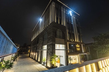 emerald luxe a boutique hotel