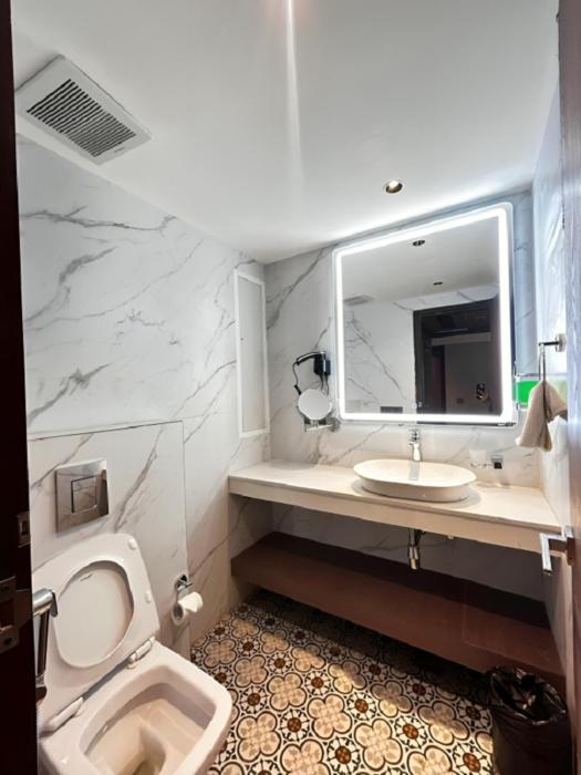 emerald luxe a boutique hotel