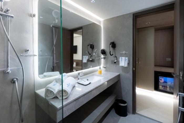 emerald luxe a boutique hotel