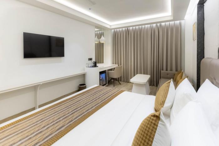 emerald luxe a boutique hotel