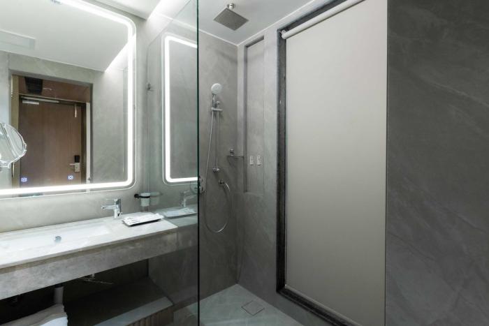 emerald luxe a boutique hotel
