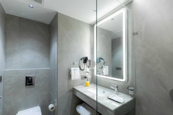 emerald luxe a boutique hotel