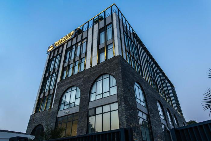 emerald luxe a boutique hotel