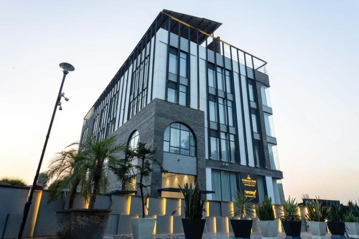 emerald luxe a boutique hotel
