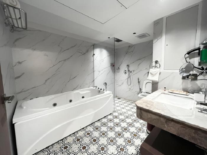 emerald luxe a boutique hotel