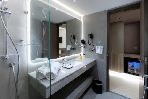 emerald luxe a boutique hotel
