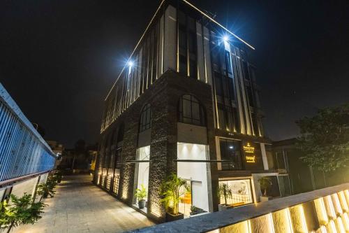 emerald luxe a boutique hotel