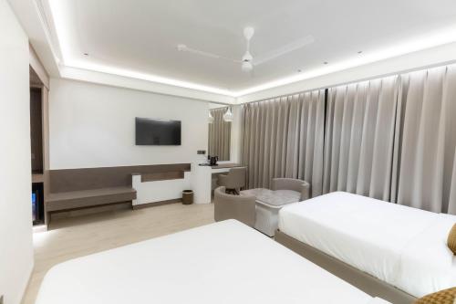 emerald luxe a boutique hotel