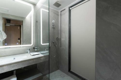 emerald luxe a boutique hotel