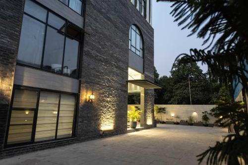 emerald luxe a boutique hotel