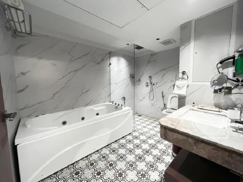 emerald luxe a boutique hotel